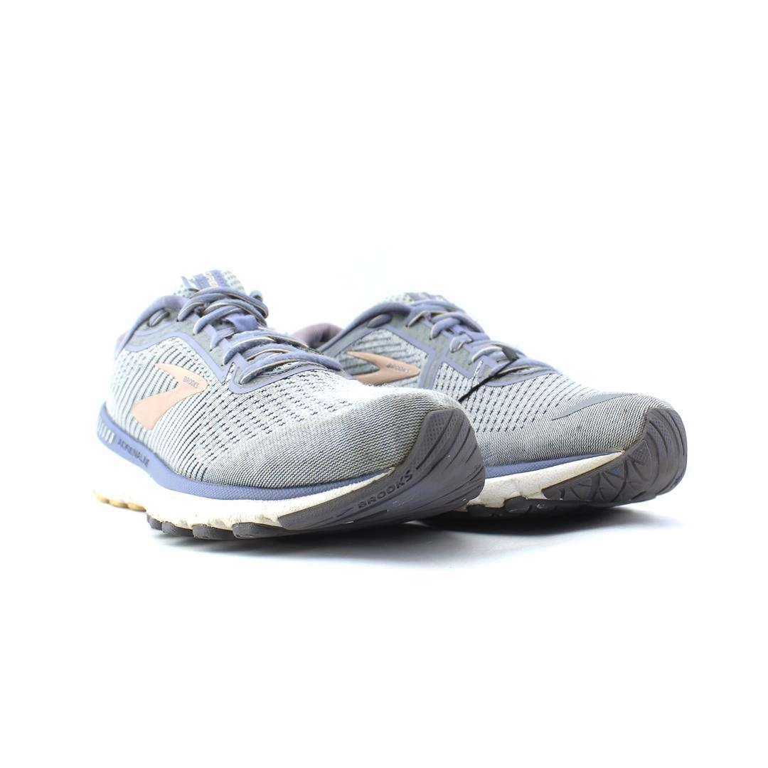 Running Without Shoes BROOKS ADRENALINE GTS 20