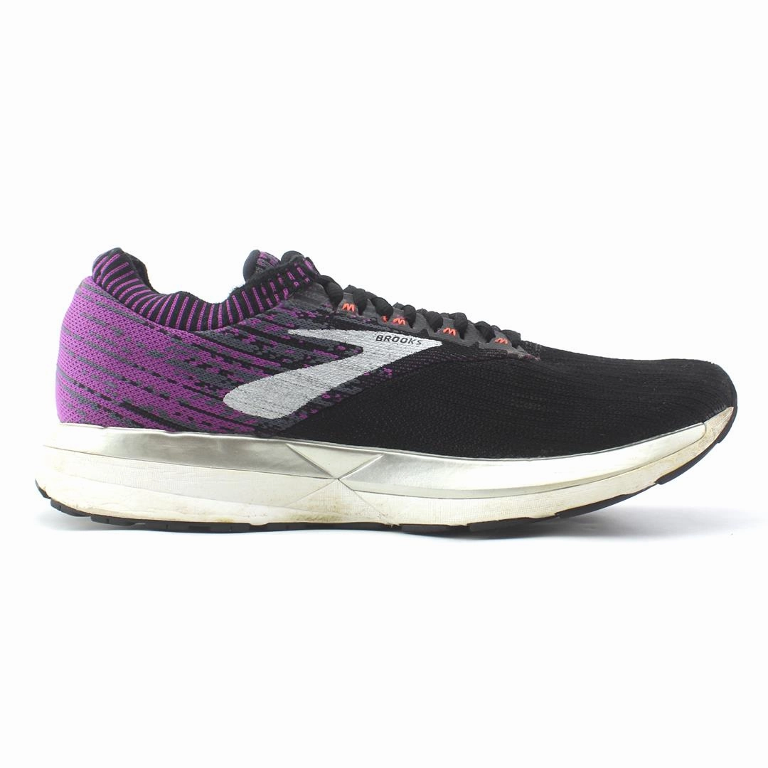 Running Shoe Fitting Gait Analysis New York City BROOKS RICOCHET