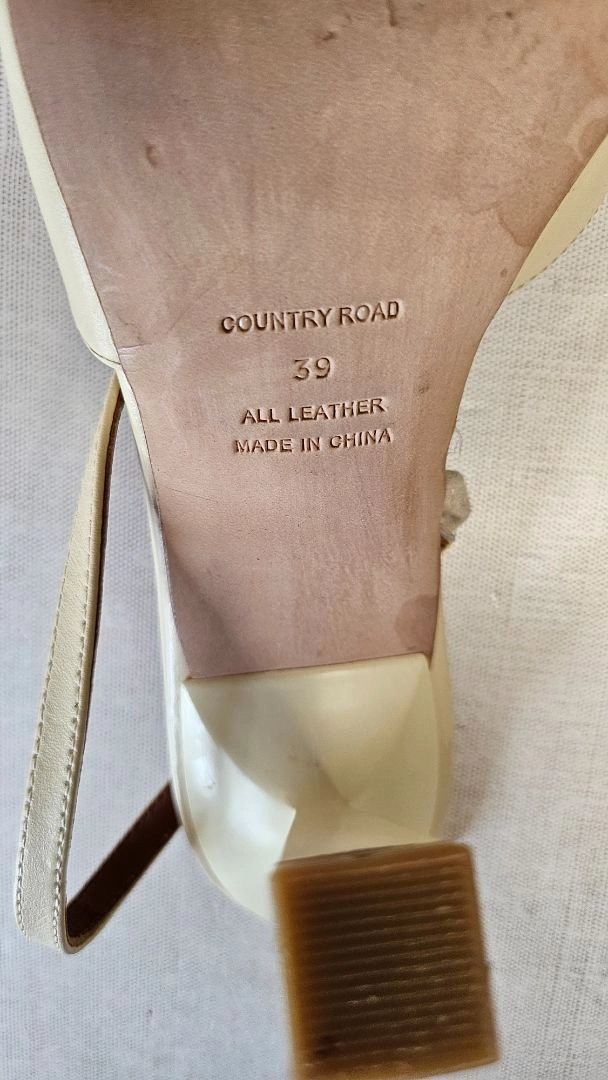 Country Road Butter Lemon Pointy Toe Heel (39) High Heels Wikipedia