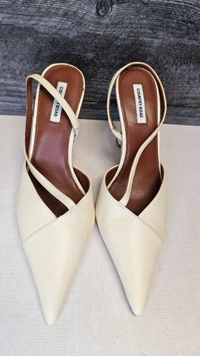 Country Road Butter Lemon Pointy Toe Heel (39) T Bar High Heel Shoes