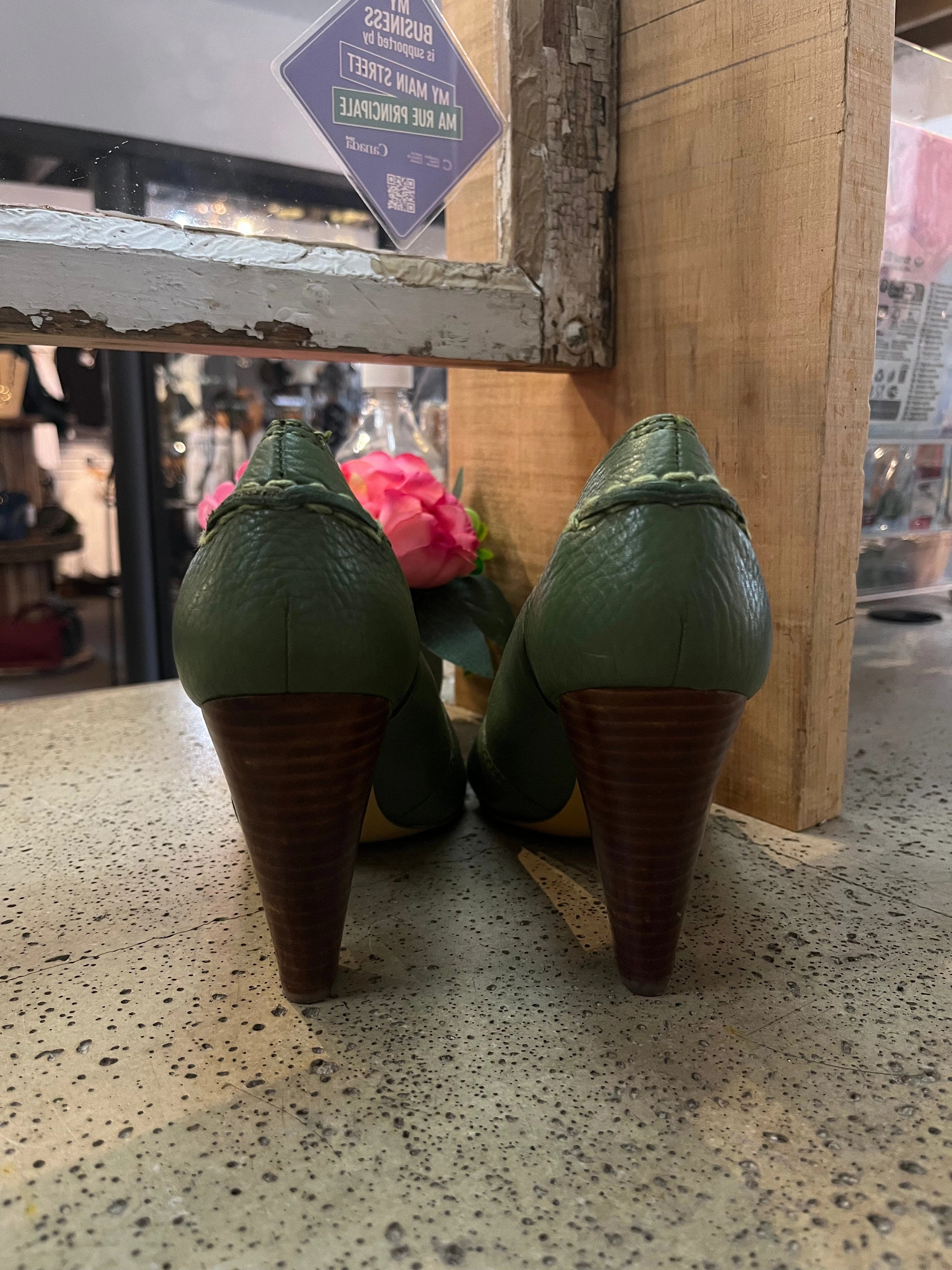 Nine West Peep Toe Green Heels (Size 10) In High Heels