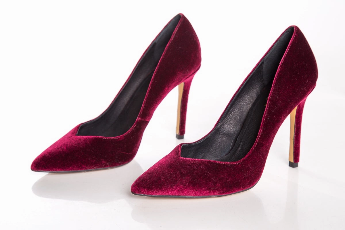 High Heel Shoe Storage Cecilia Burgundy Velvet Pointed-Toe Heels SZ 8