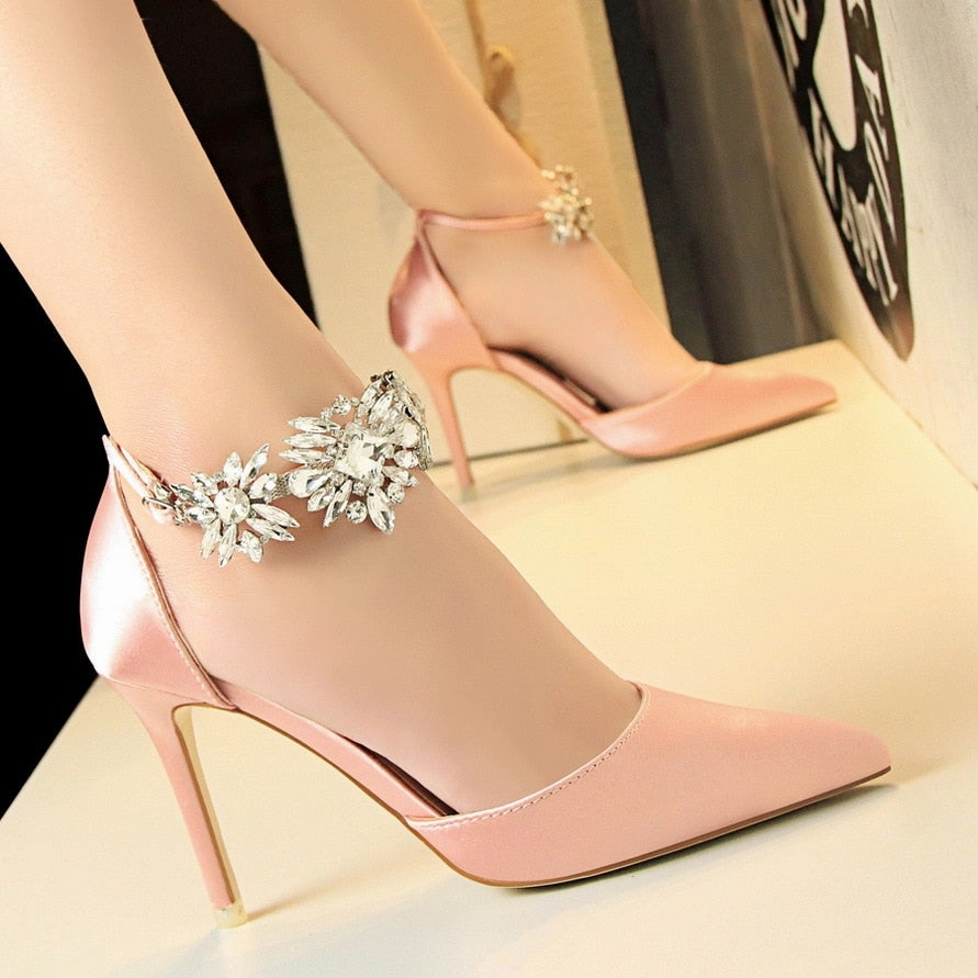 Elegant Crystal Pearl Pointed Toe Shoe