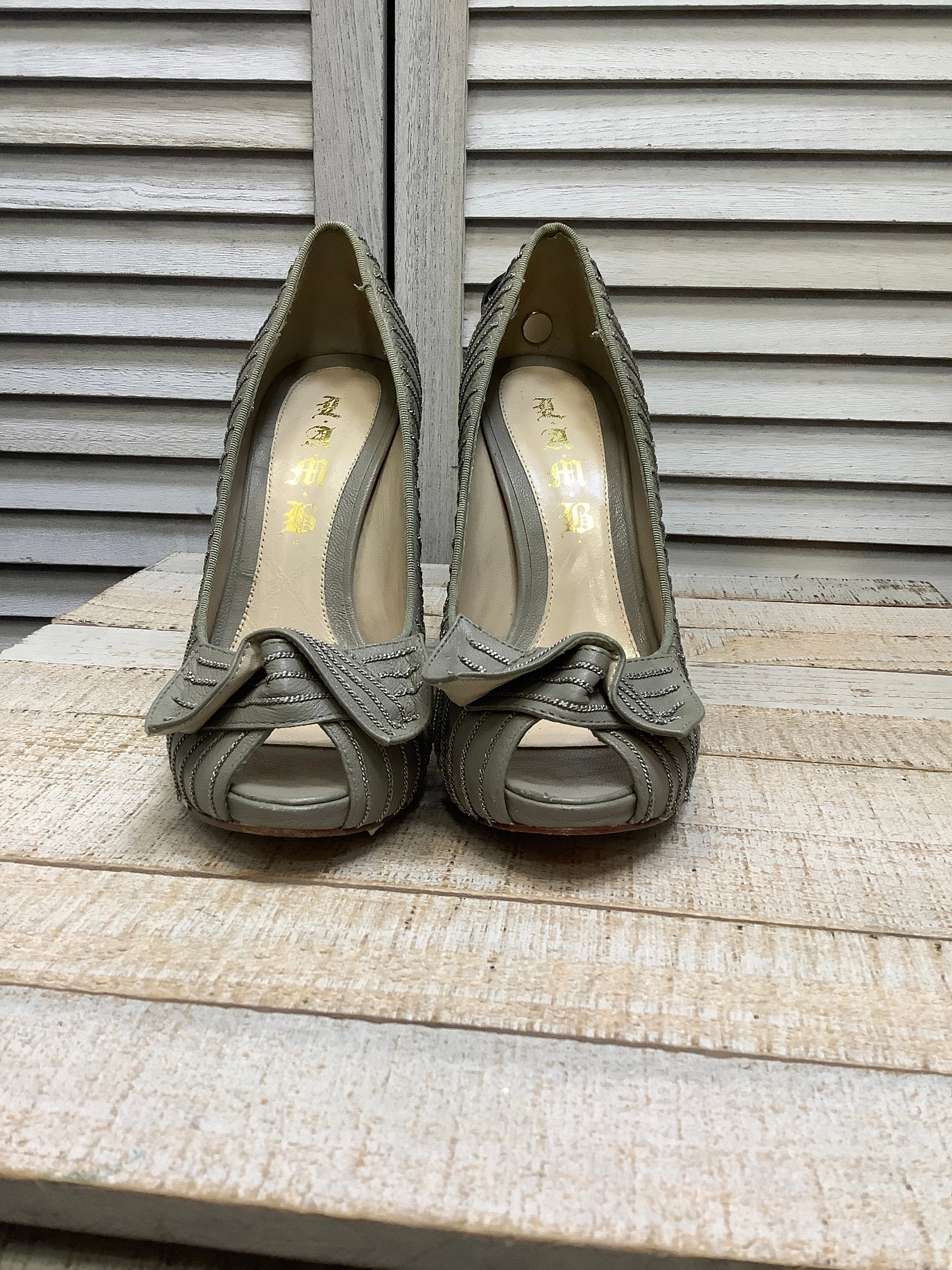 Gold Heel Sandals Shoes Heels Stiletto By Lamb In Grey, Size: 6