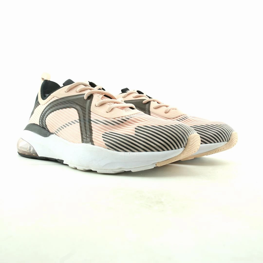 Running Shoes New Balance FABLETICS .