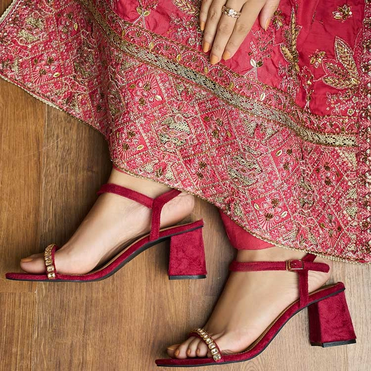 Short Skirts High Heels Saj Dhaj