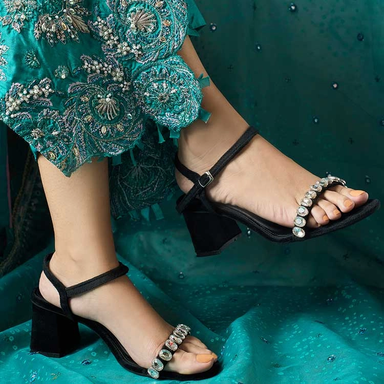 Thick Strap High Heels Ghoonghat