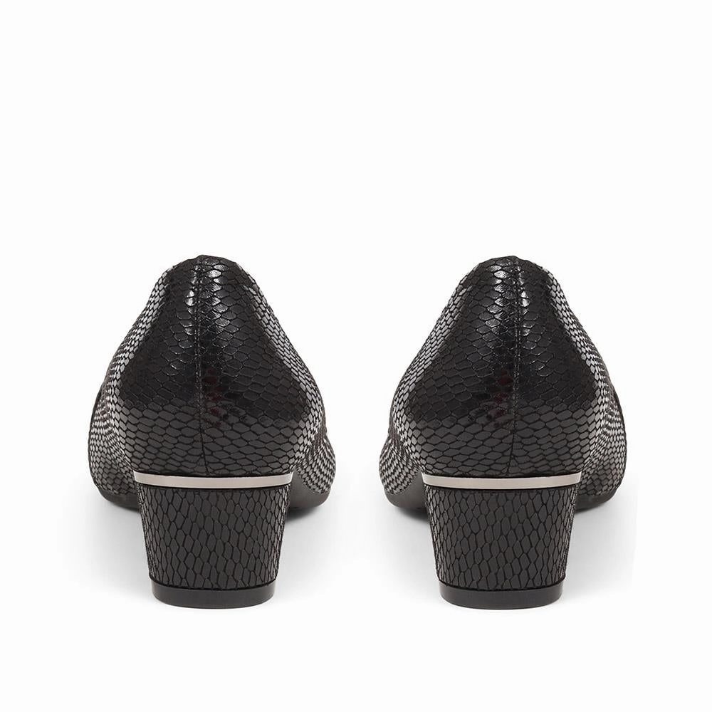 Heeled Court Shoe - WK38019 / 324 234 - Black Snake Louis And Clark Climbing Shoes