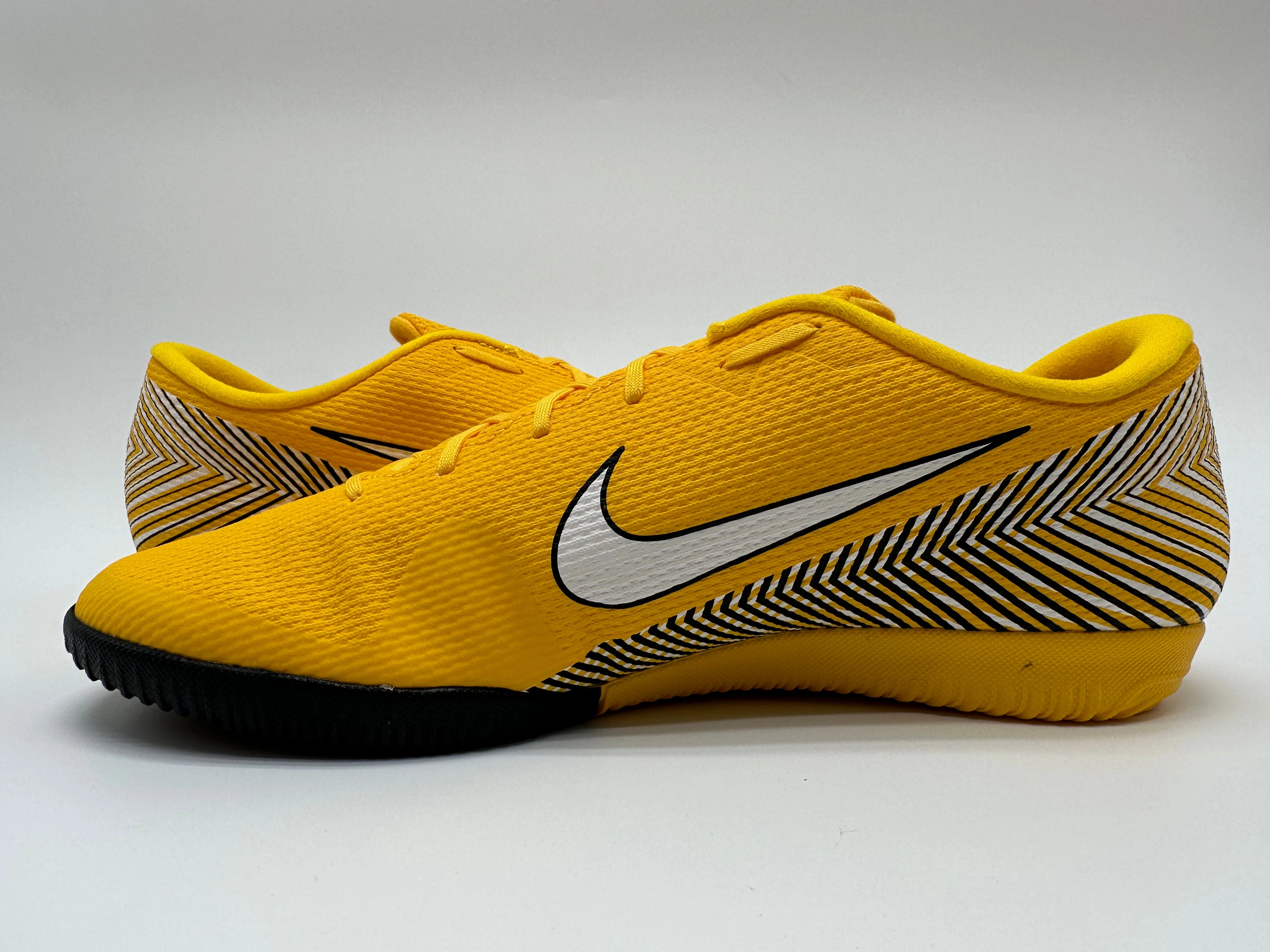 Mens Rare Nike  Vapor 12 Academy NJR IC Soccer Cleats Nike Shoes Comfort