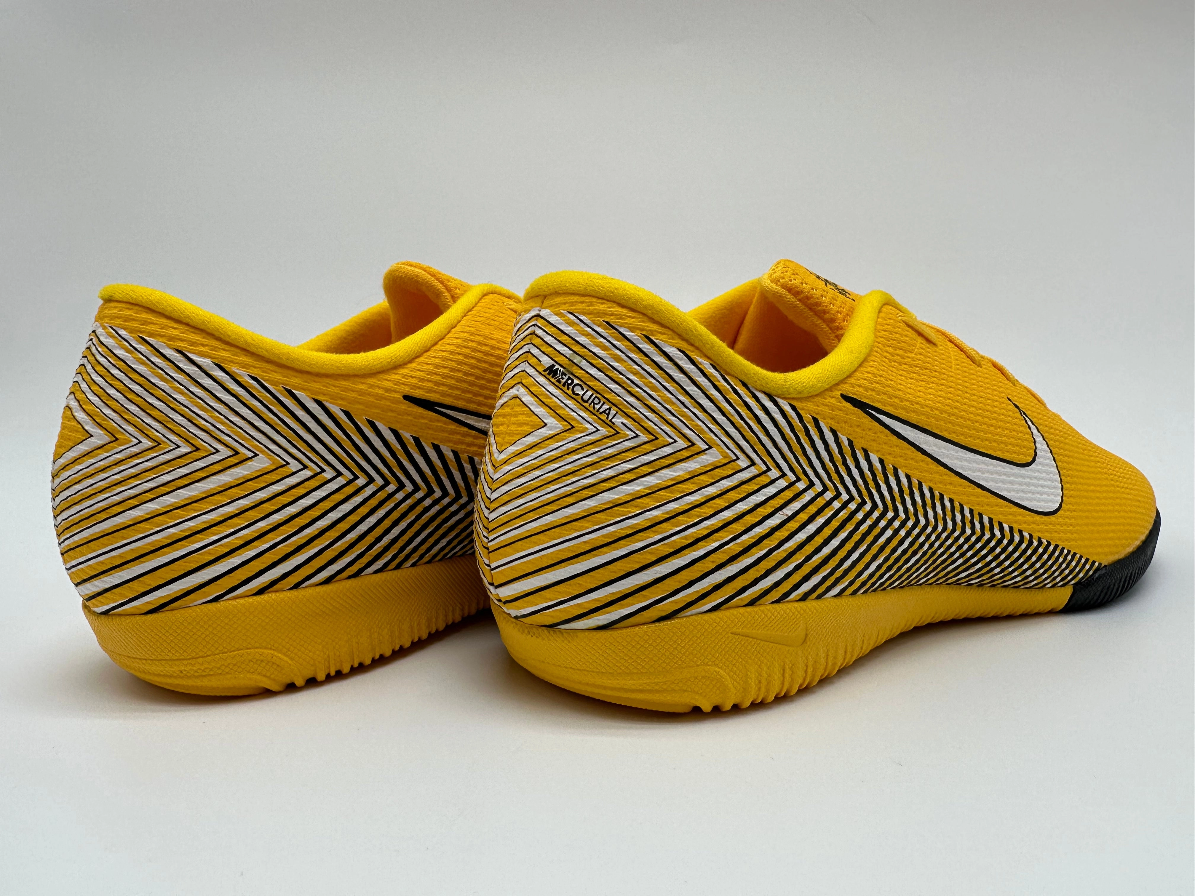 Mens Rare Nike  Vapor 12 Academy NJR IC Soccer Cleats Nike Classic Running Shoes