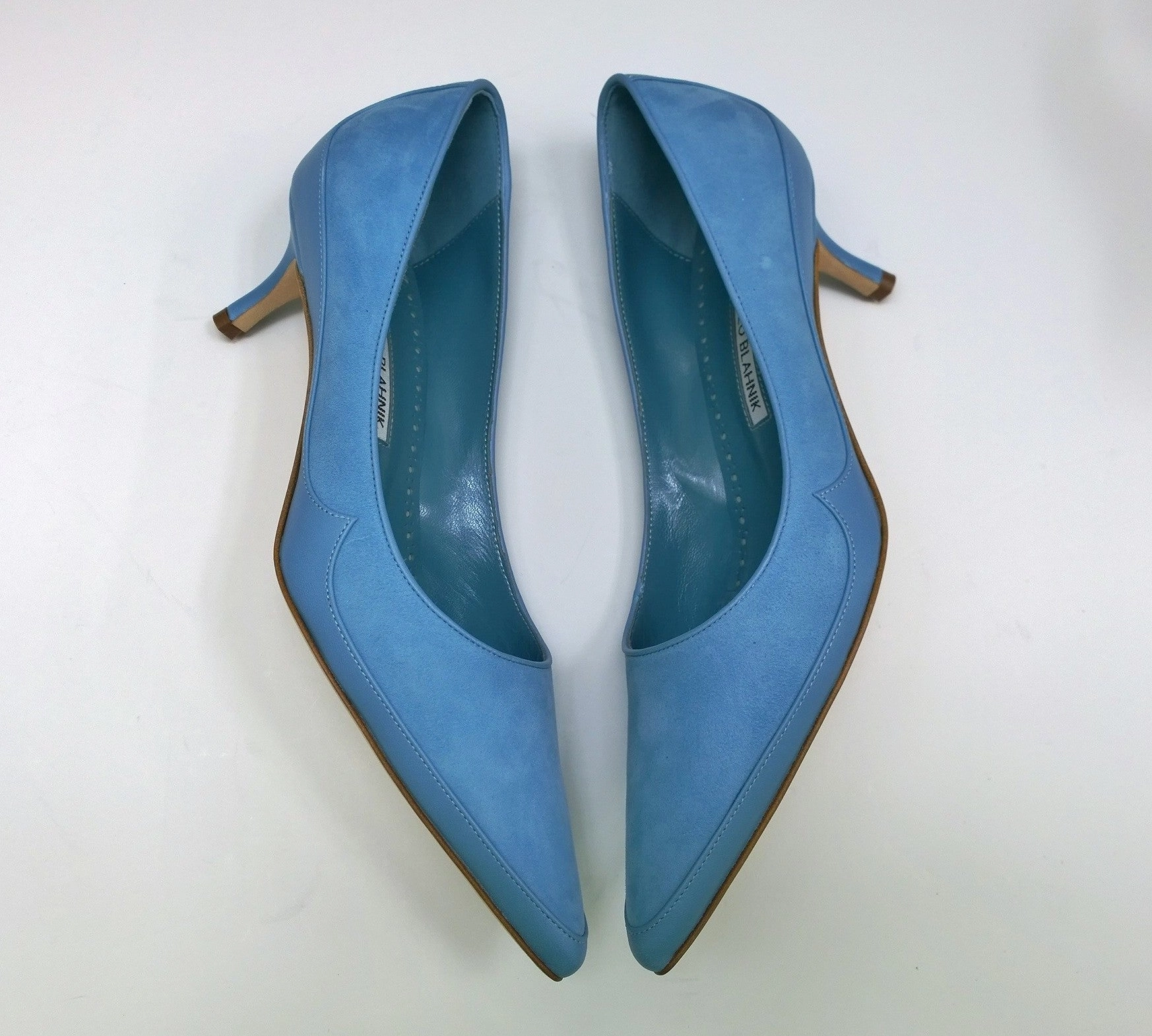 Manolo Blahnik Axidiaso 50 Light Blue Leather and Suede Kitten Heels Flower Pattern High Heels