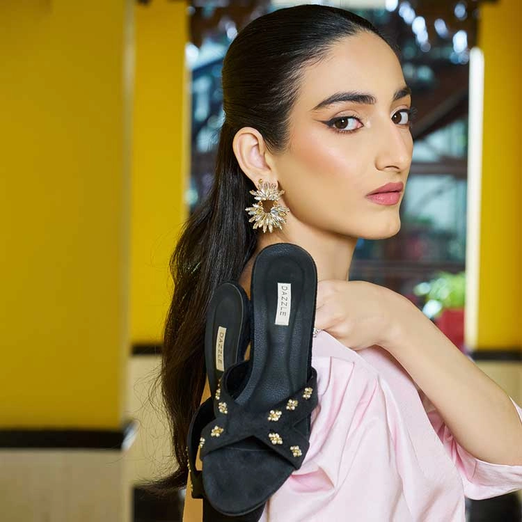 High Heels Masturbation Mehfil (Black)