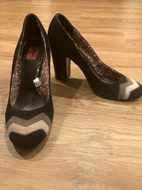 Missoni Black heels with tan and brown zig zags on the front 6 (Adult) Italian Shoes