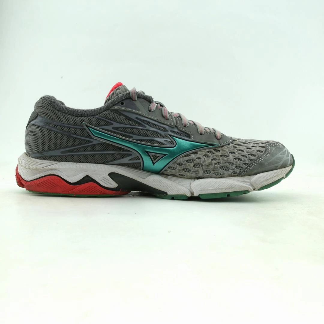 Quest 6 Running Shoe MIZUNO WAVE CATALYST 2