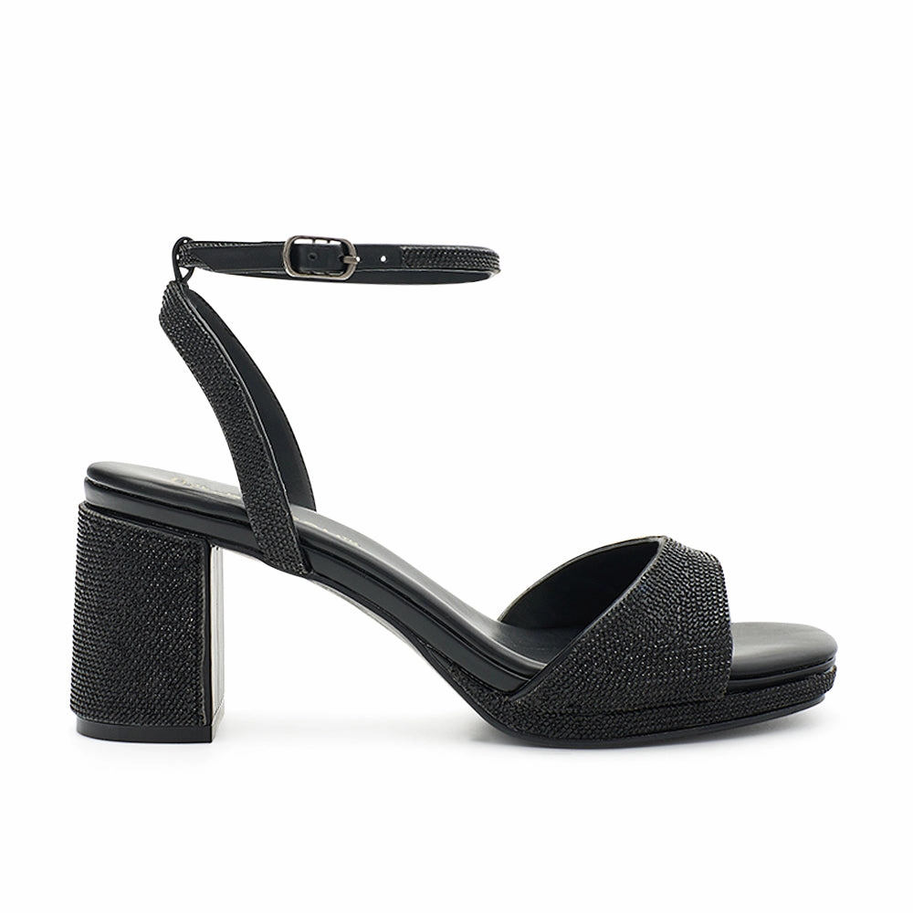 Wearing High Heels While Pregnant NELLY-45