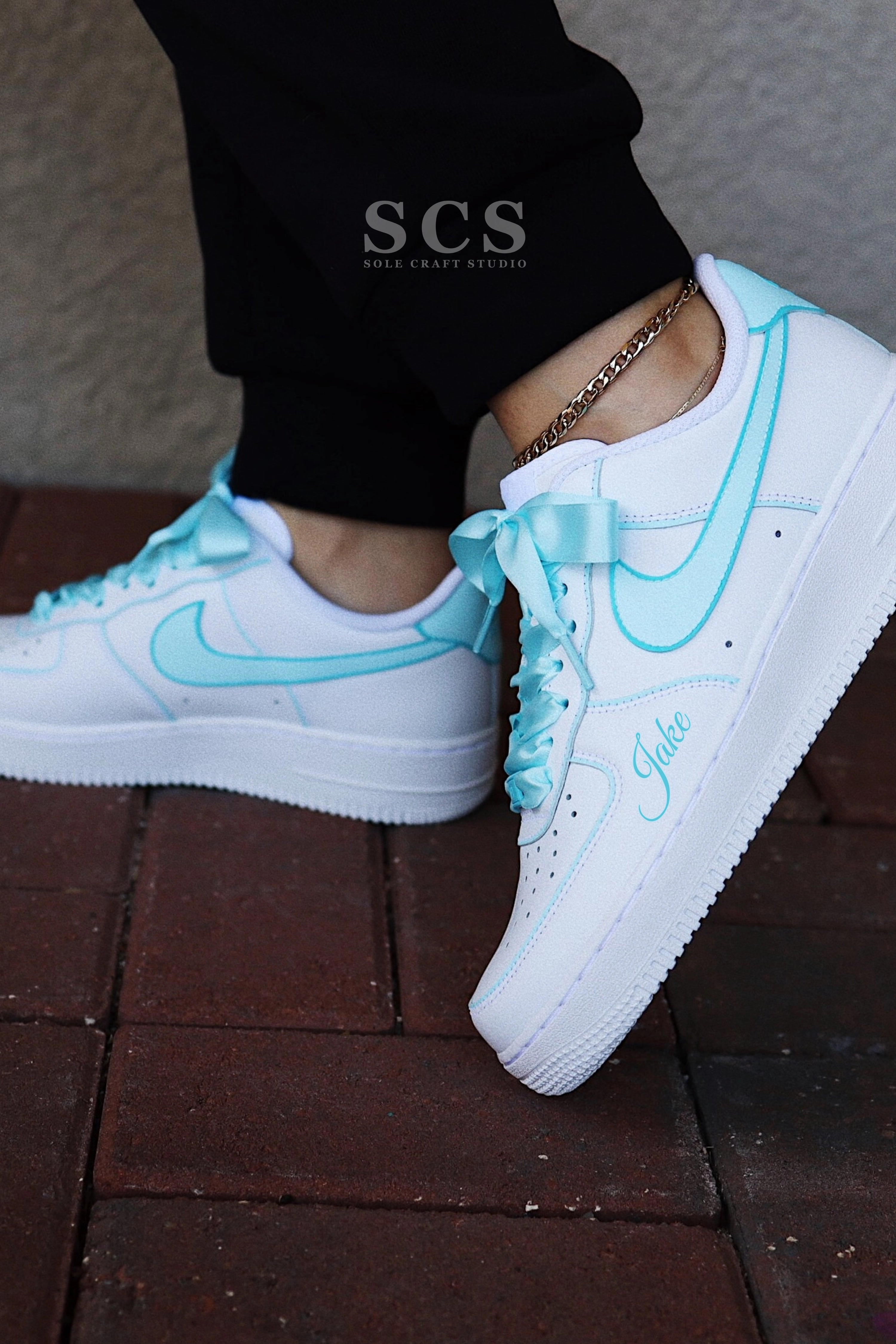 Nike Flyknit Running Shoe Guess the Glow