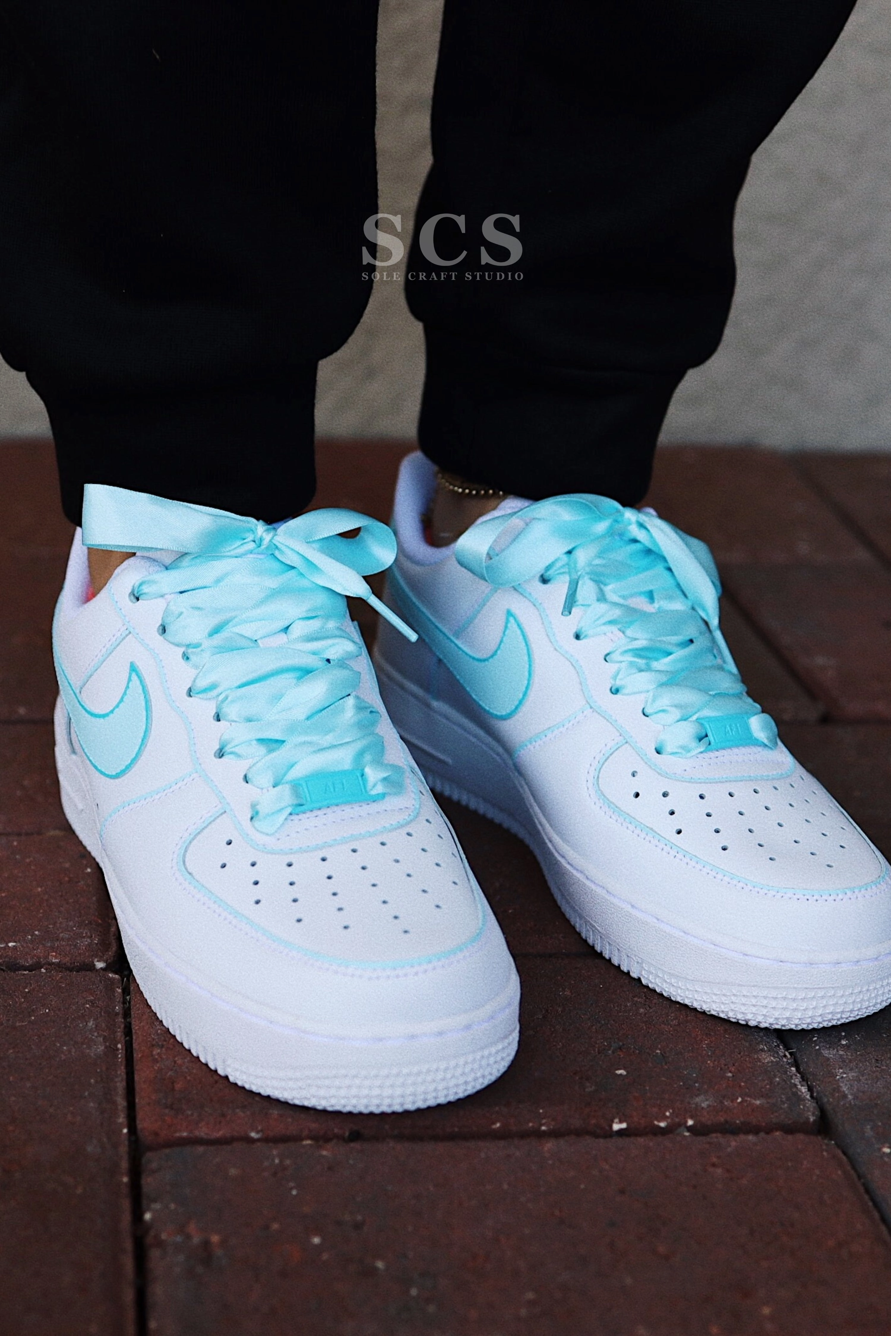 Guess the Glow Shoes Nike New York