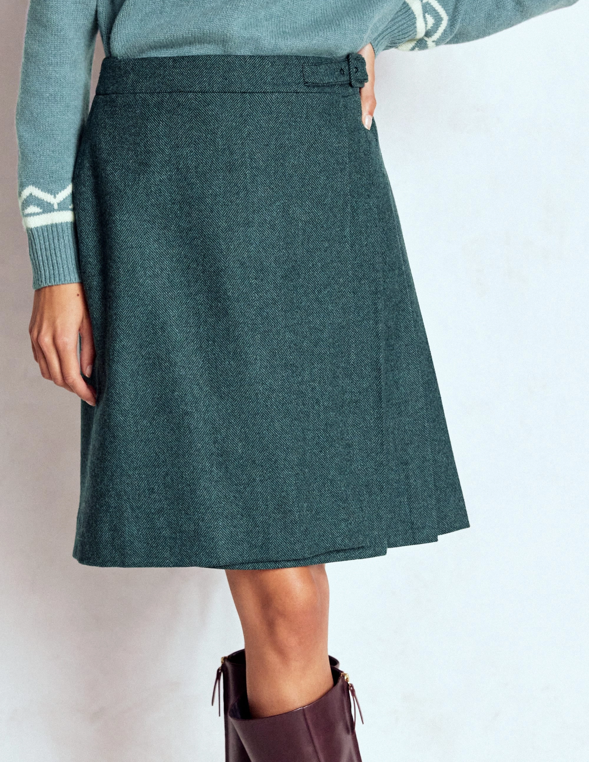 Helen Wool Kilt Skirt-Green and Navy Herringbone 18 Inch Circumference Knee High Boots