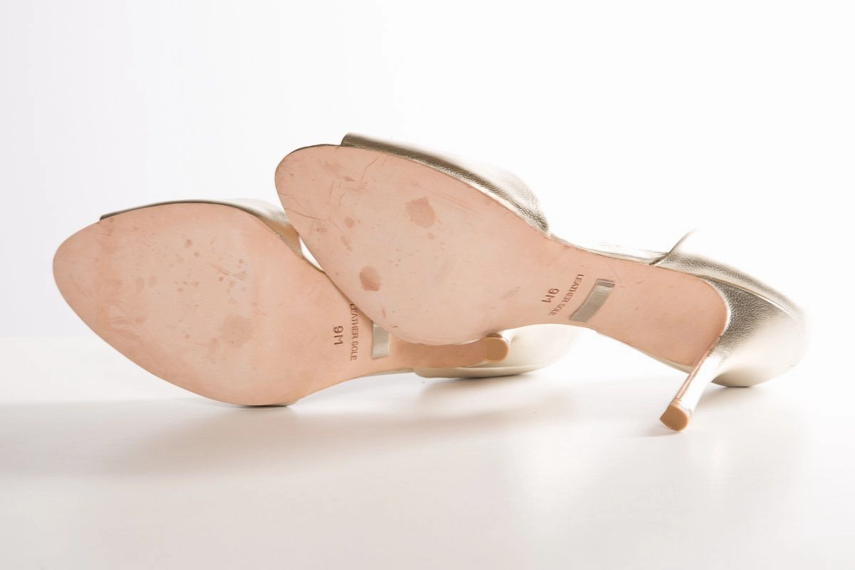 With High Heel Boots Badgley Mischka Gold Metallic Leather Peep-Toe Heels SZ 9 Sale