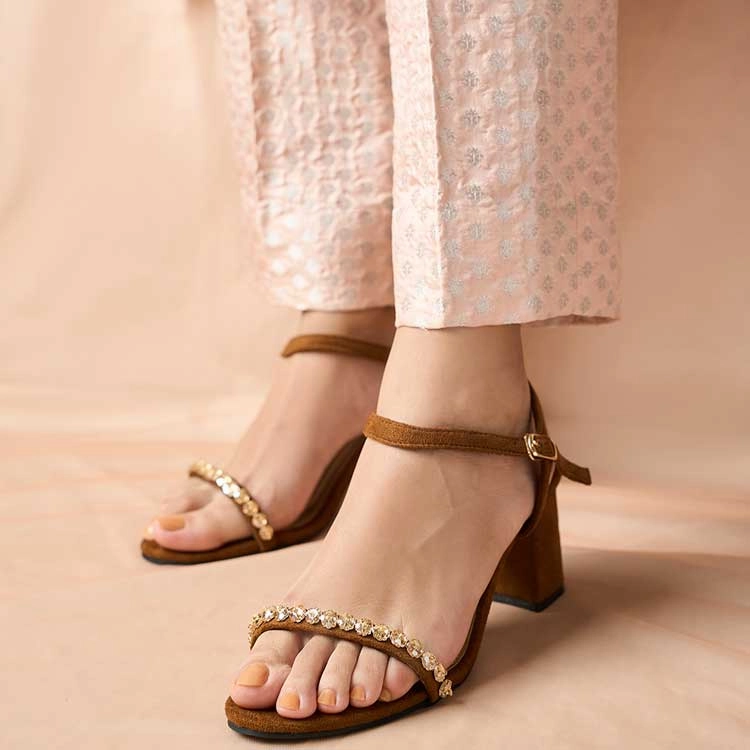 Jhanjhar High Heels Synonym