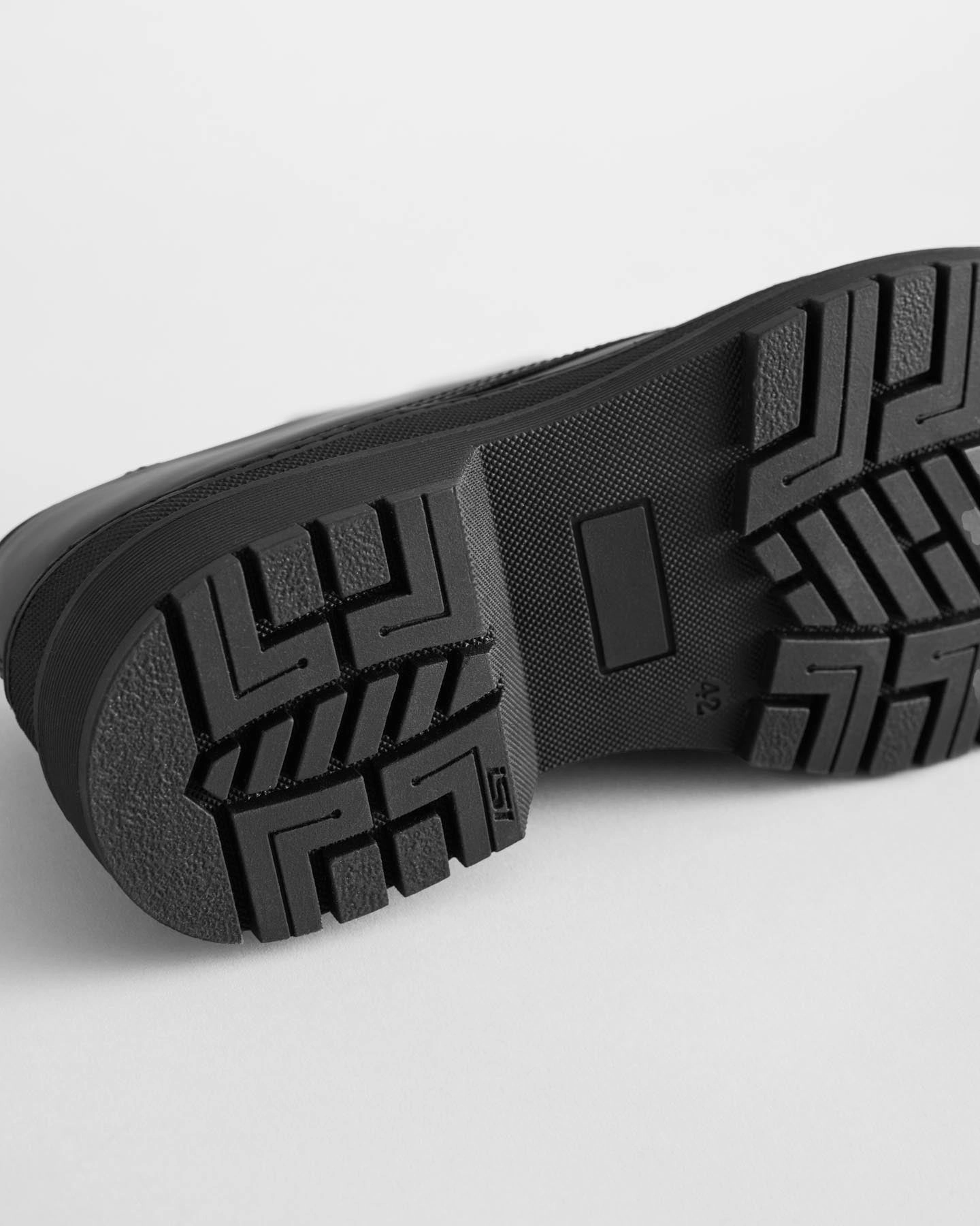 Laces Up Shoes No Bow Wellington Women's Derby Shoe