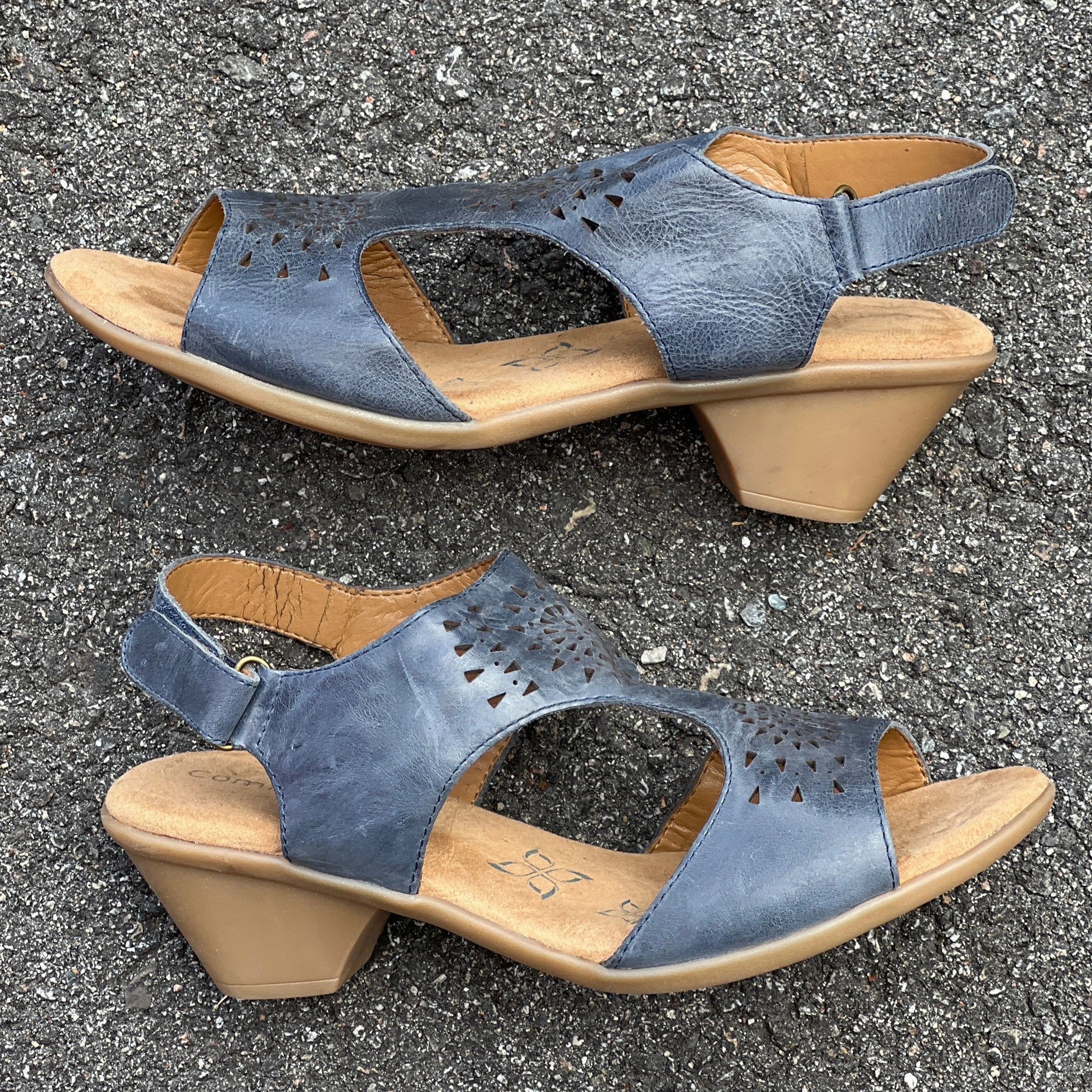 Womens Comfortiva Felda Sandal 9.5W Blue leather Shoes Rock Climbing