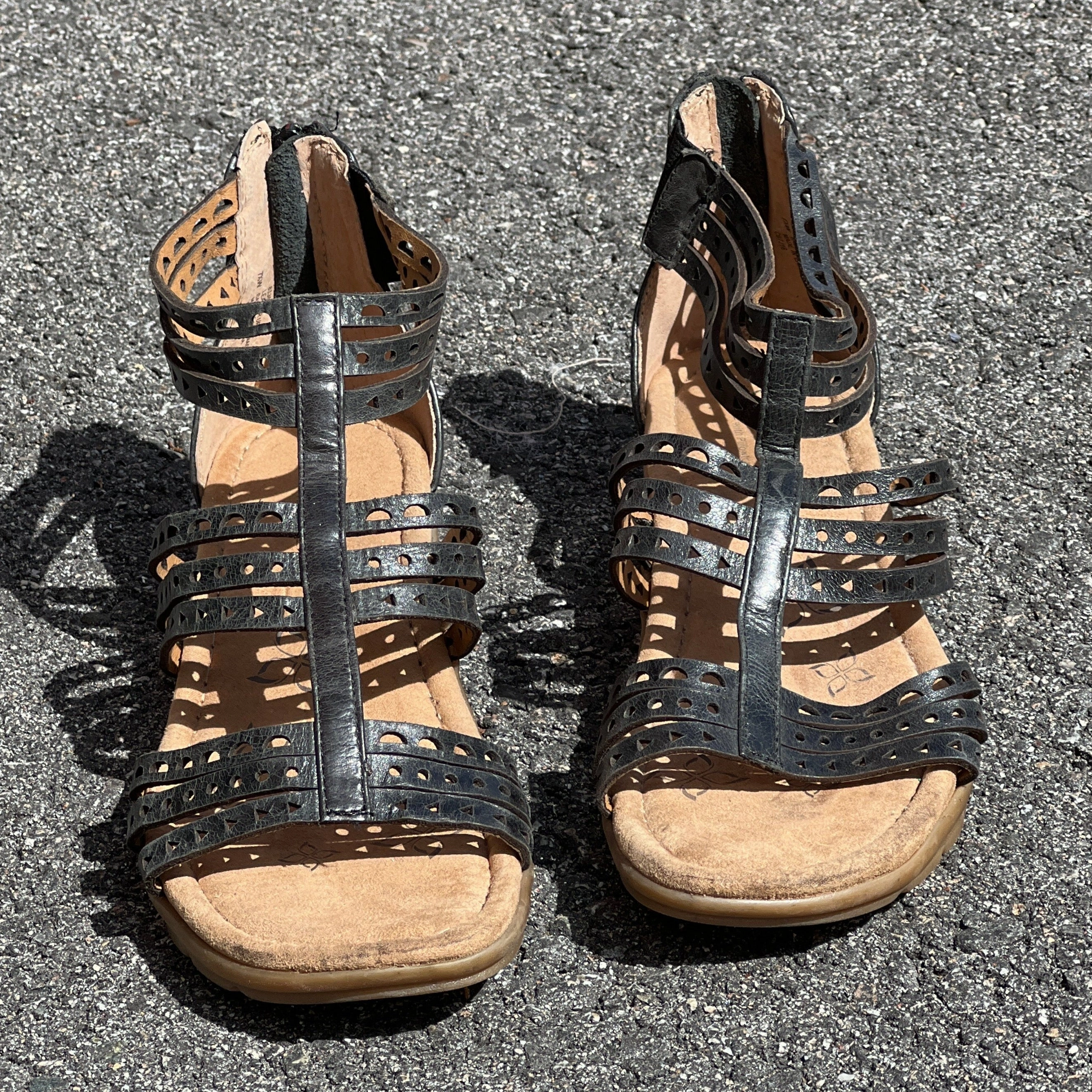 Womens  Comfortiva Kaelin Gladiater Sandal  7.5W Black Leather Skyhawk Climbing Shoes Evolv